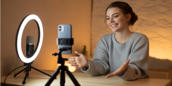 Telinha que Lucra: TVs em Nuvem Viram Máquinas de Vendas para o Comércio de Bairro