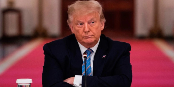  Ex-Assistente de Trump Sugere Que Desistência é Imminente